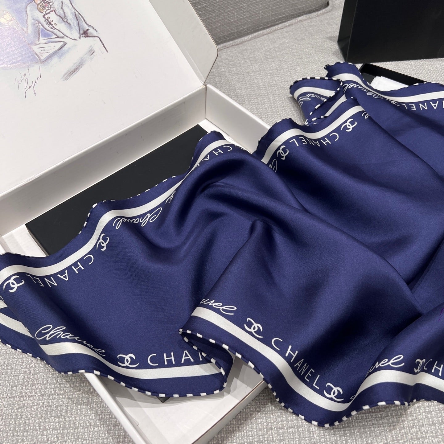 CHANEL 25S SCARF 160 IN SILK 697663