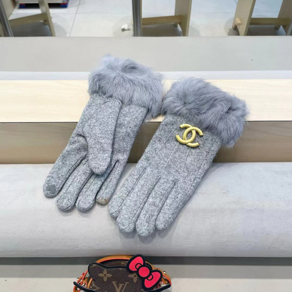 CHANEL GLOVES IN COOL GRAY WOOL AND RABBIT FUR 417170