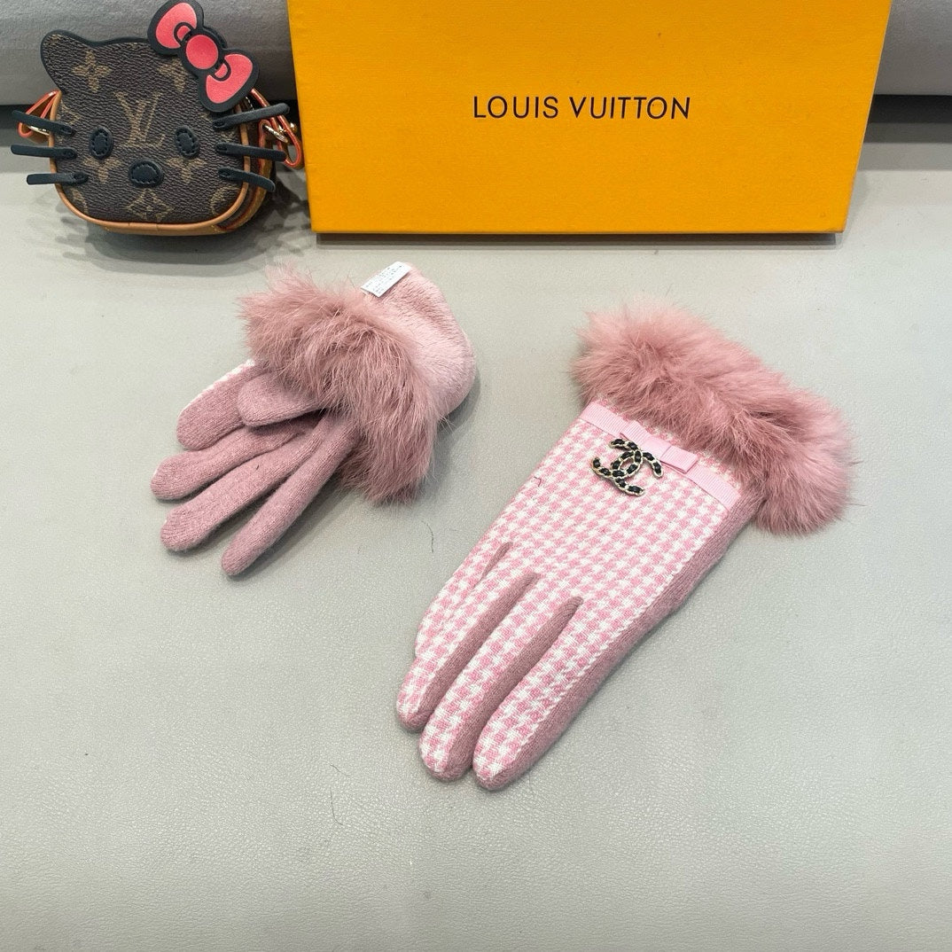 CHANEL GLOVES IN PASTEL PINK MIX WHITE WOOL AND RABBIT FUR 417181