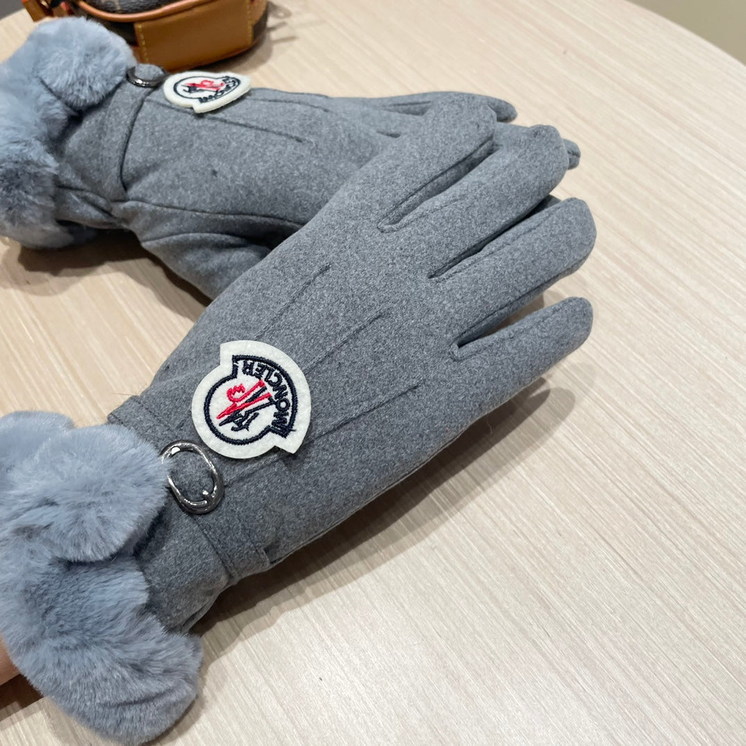 CHANEL GLOVES IN COOL GRAY WOOL WITH RABBIT FUR 439080