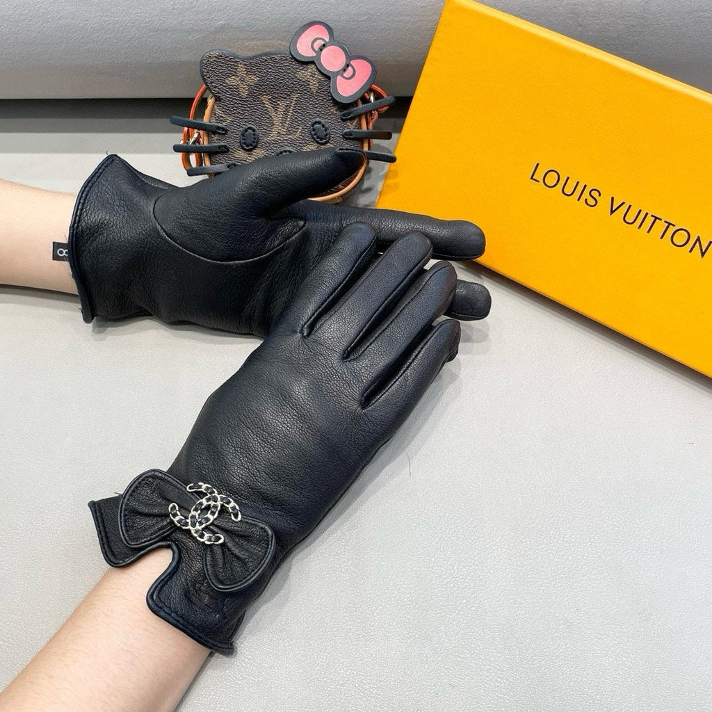 CHANEL GLOVES IN BLACK LAMBSKIN 462395