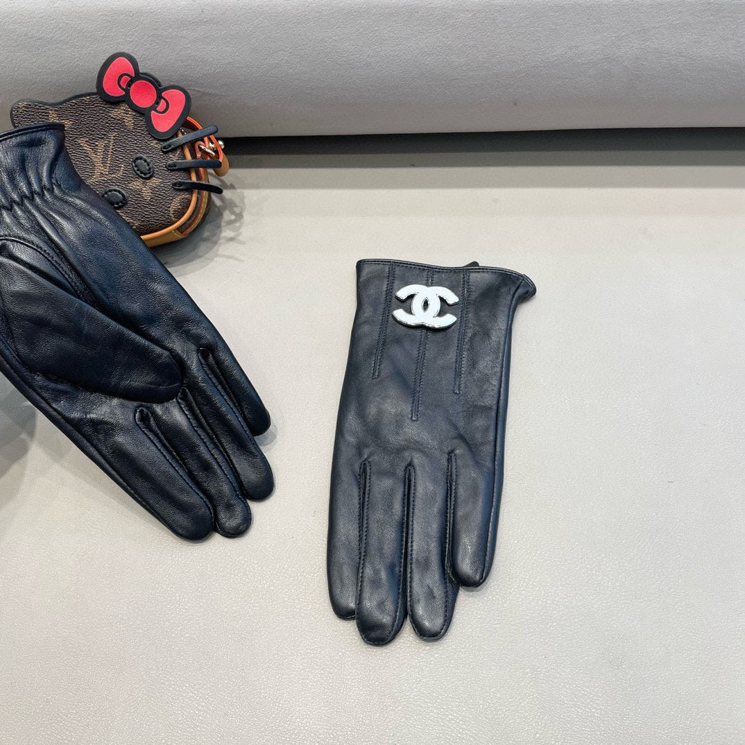 CHANEL GLOVES IN BLACK LAMBSKIN WITH WHITE LOGO 462412