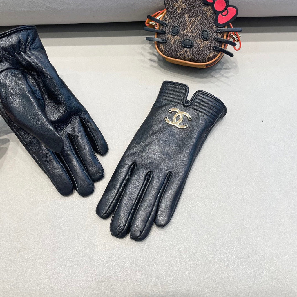 CHANEL GLOVES IN BLACK LAMBSKIN WITH GOLD LOGO 462414