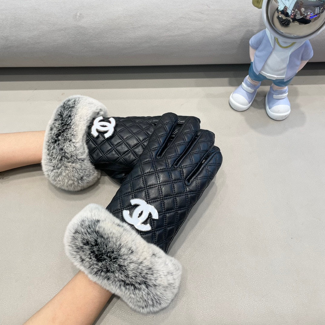 CHANEL GLOVES IN BLACK LAMBSKIN WITH RABBIT FUR 463793