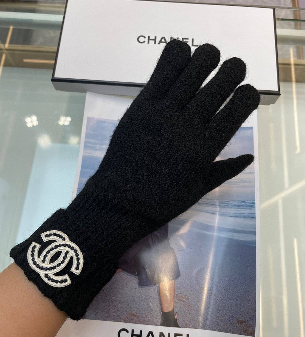 CHANEL GLOVES IN BLACK CASHMERE WITH WHITE LOGO 405907