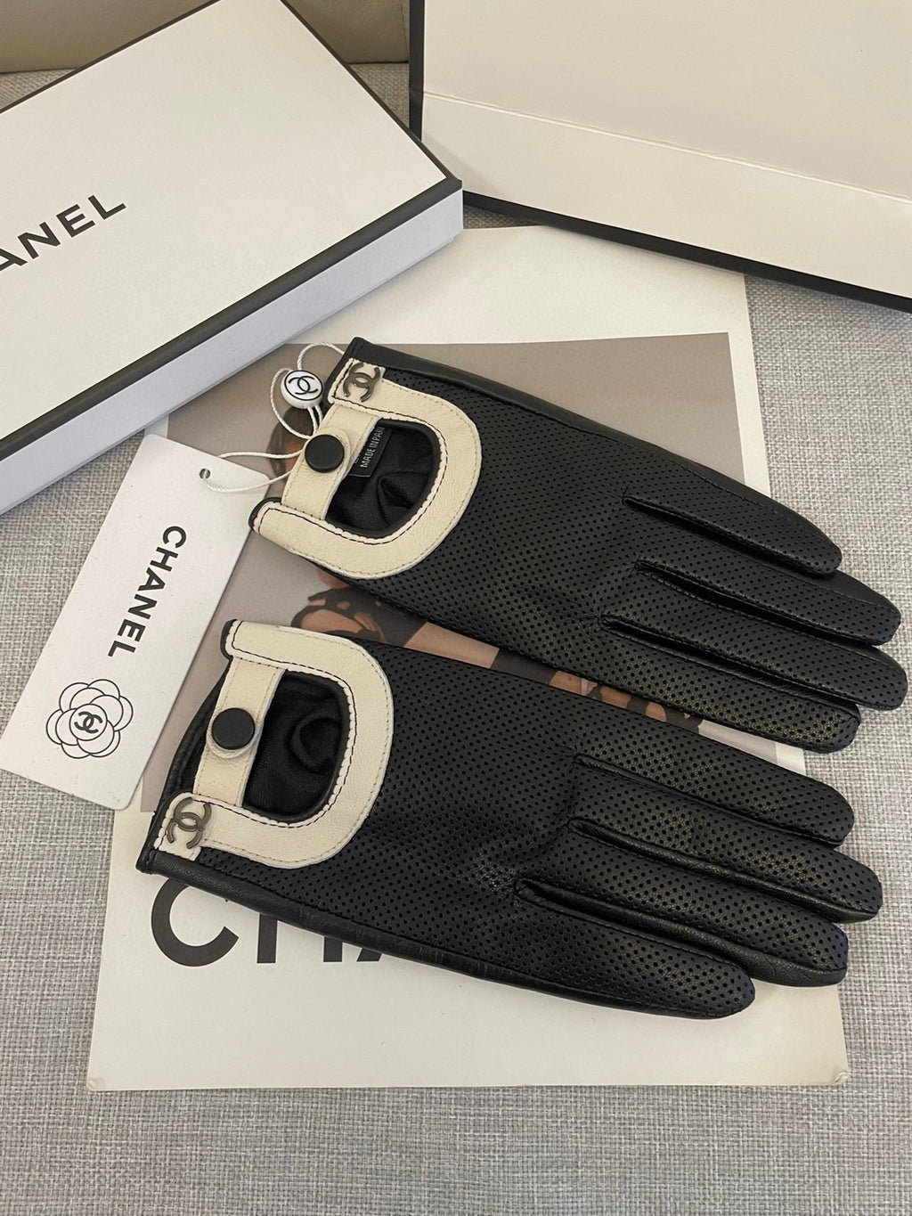 CHANEL GLOVES IN BLACK SHEEPSKIN 463848