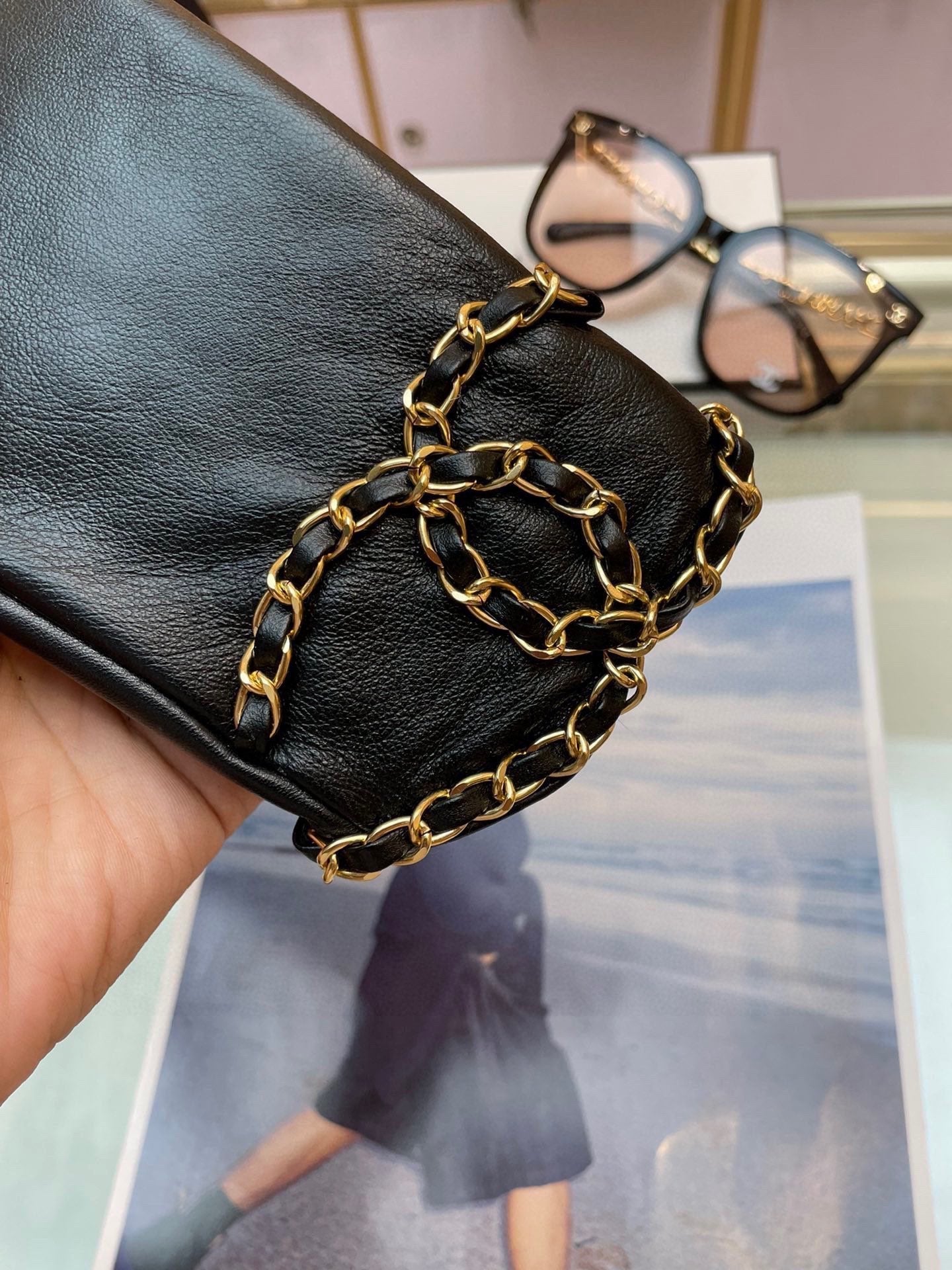 CHANEL FINGERNESS GLOVES IN BLACK LAMBSKIN 465053
