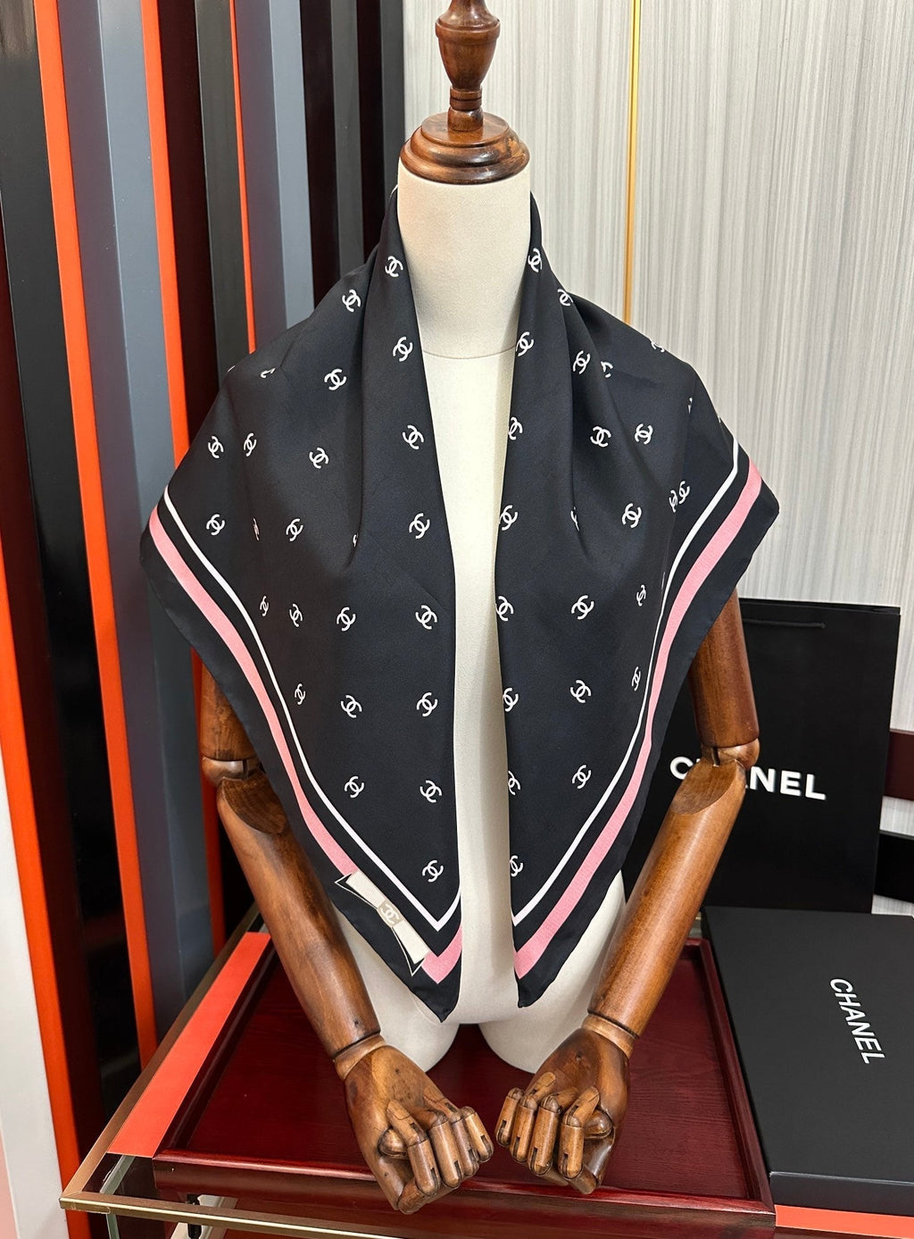 CHANEL 25S SCARF 90 IN SILK 730537