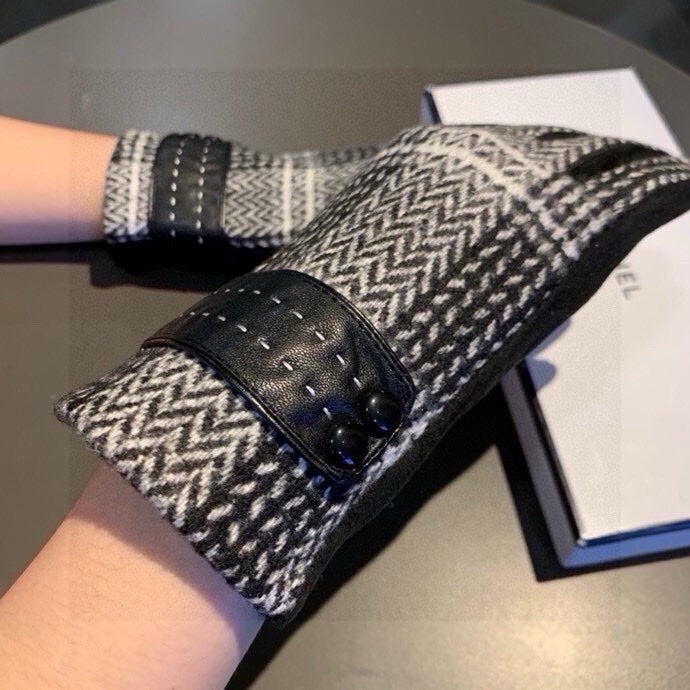 CHANEL GLOVES IN BLACK MIX WHITE WOOL 429245