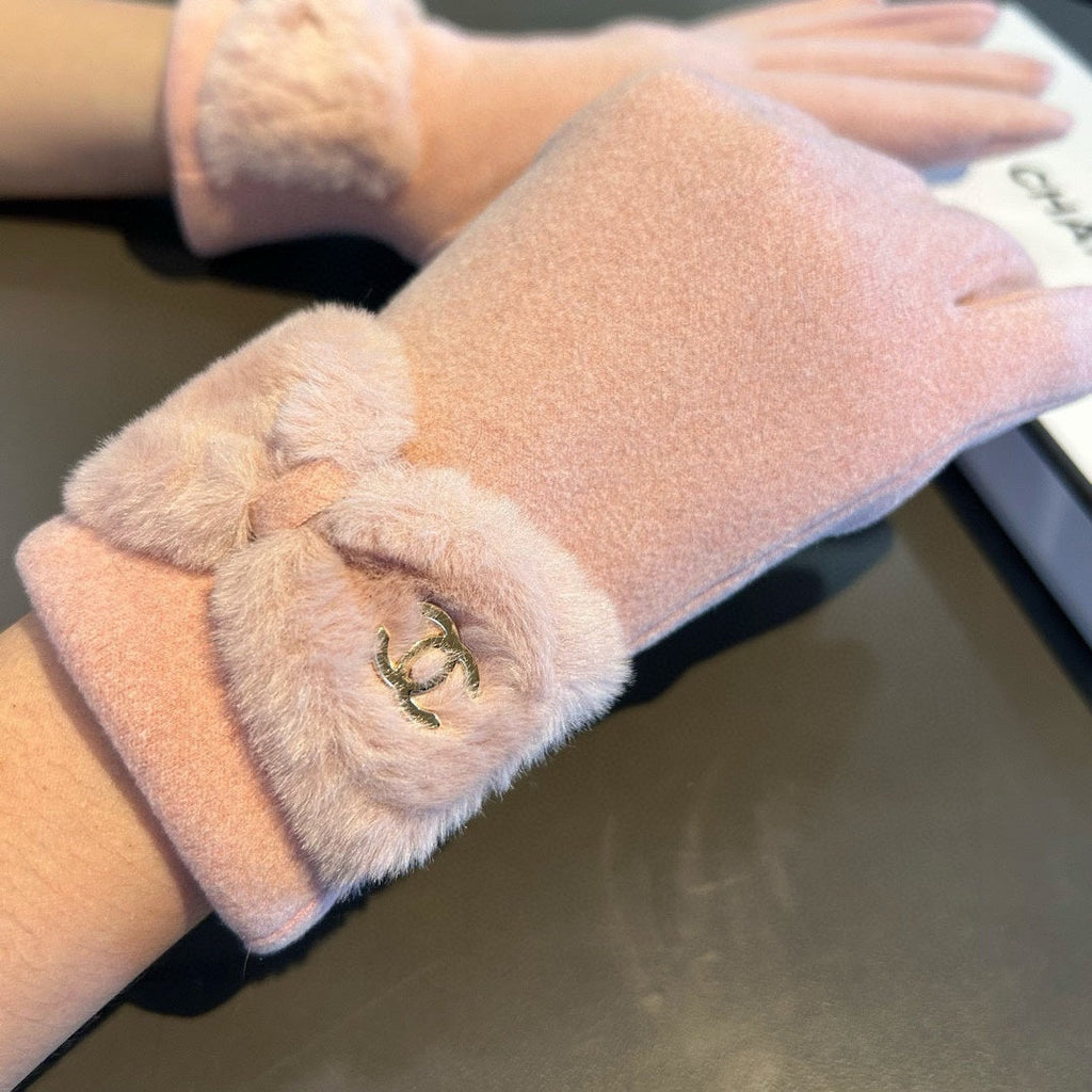 CHANEL GLOVES IN ROSE PINK WOOL WITH RABBIT FUR 456298
