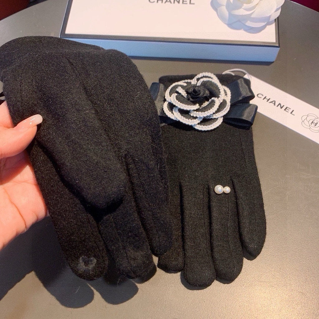 CHANEL GLOVES IN BLACK WOOL WITH FLOWER 456325