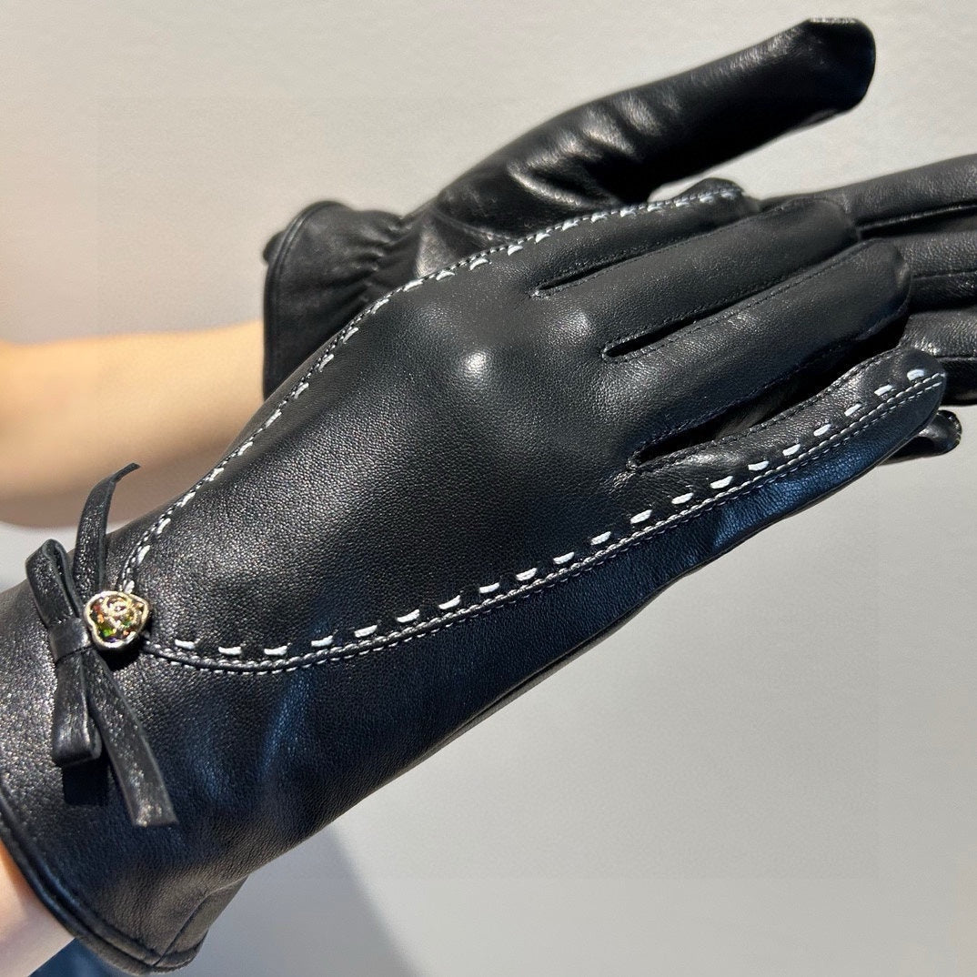 CHANEL GLOVES IN BLACK LAMBSKIN 456336