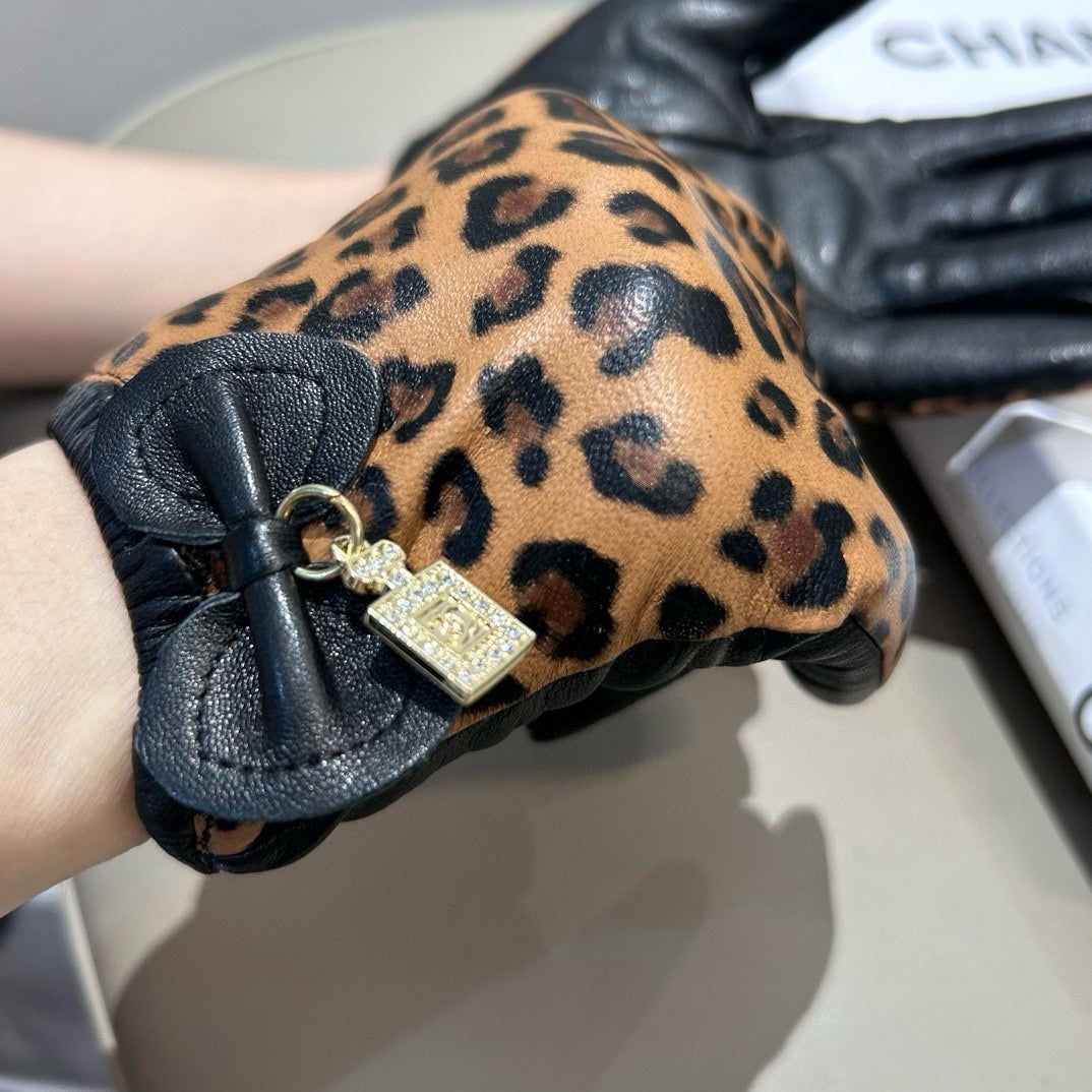 CHANEL GLOVES IN PERU BROWN MONOGRAM LAMBSKIN 465005