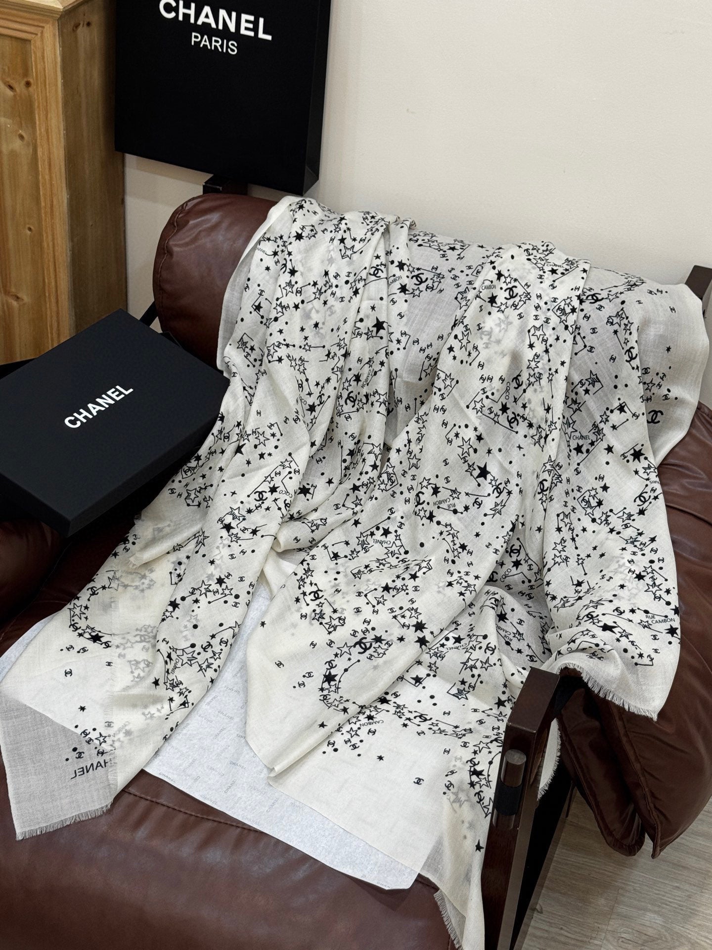 CHANEL 25S SCARF 200 IN CASHMERE 728987