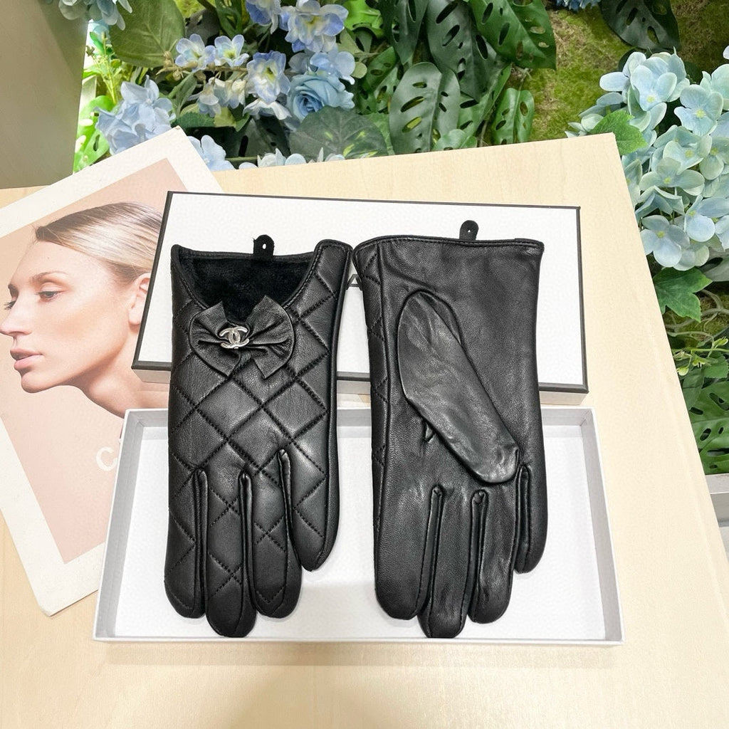 CHANEL GLOVES IN BLACK LAMBSKIN 462417