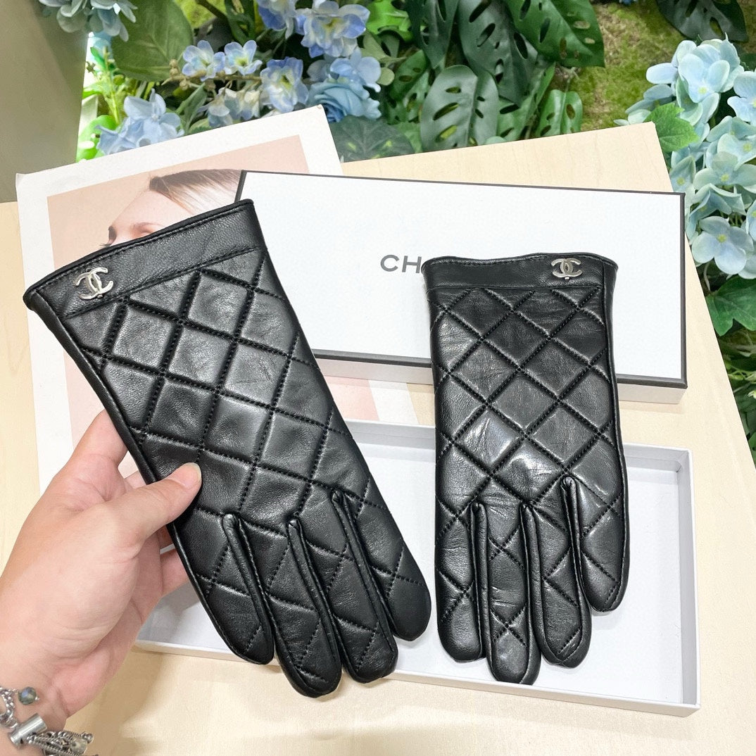 CHANEL GLOVES IN BLACK CALFSKIN 462420