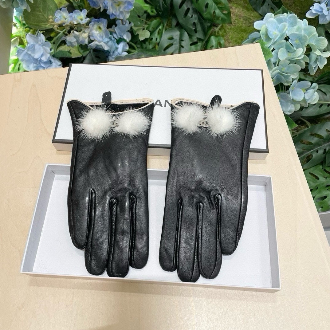 CHANEL GLOVES IN BLACK LAMBSKIN WITH LAMB FUR 463823