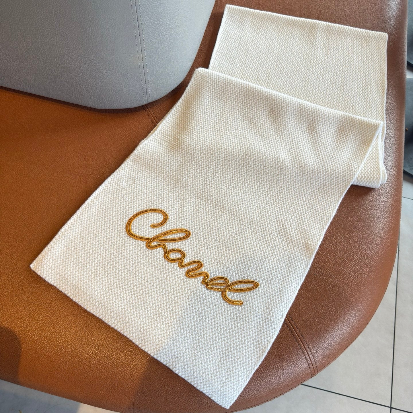 CHANEL 25S SCARF 180 IN CASHMERE 876131